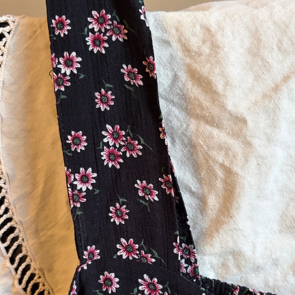 Easel Floral Black and Pink Women's Top NWT Size Large - Picture 5 of 7